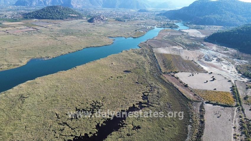 3210 M² Großes 2b-grundstück In Çandır, Direkt Am Seeufer, Zu Verkaufen