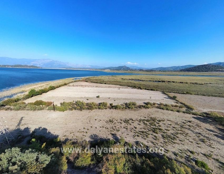 3210 M² Großes 2b-grundstück In Çandır, Direkt Am Seeufer, Zu Verkaufen