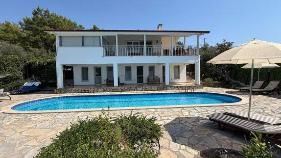 In Dalyan Gökbel mit See- und Meerblick 4+1 Villa zu verkaufen