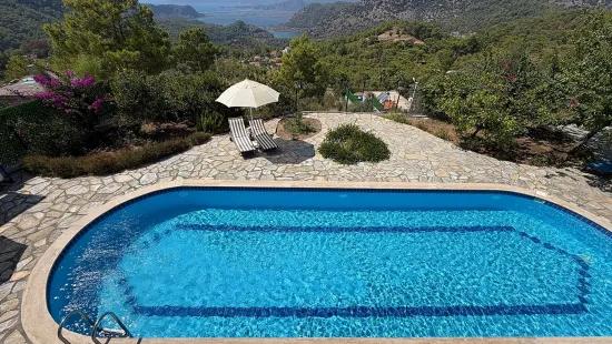 In Dalyan Gökbel mit See- und Meerblick 4+1 Villa zu verkaufen