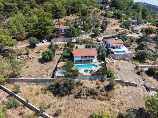 In Dalyan Gökbel mit See- und Meerblick 4+1 Villa zu verkaufen