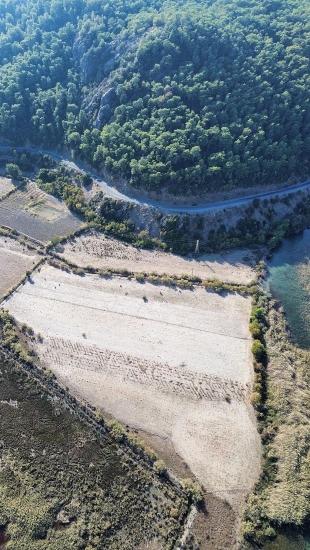 3210 M² Großes 2b-grundstück In Çandır, Direkt Am Seeufer, Zu Verkaufen