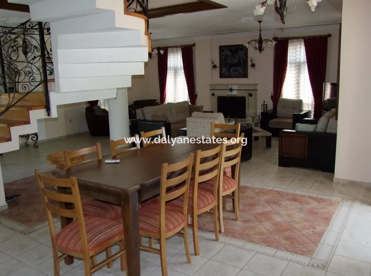 Der Malerische See Und Der Kanal In Die Lagune Zum Meer, Luxus-Villa Zum Verkauf In Der Königlichen Gräber Von Maras