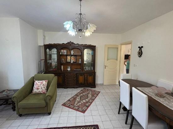 Zweistöckiges Haus Auf Einem 514 M² Großen Grundstück In Okçular Zu Verkaufen.
