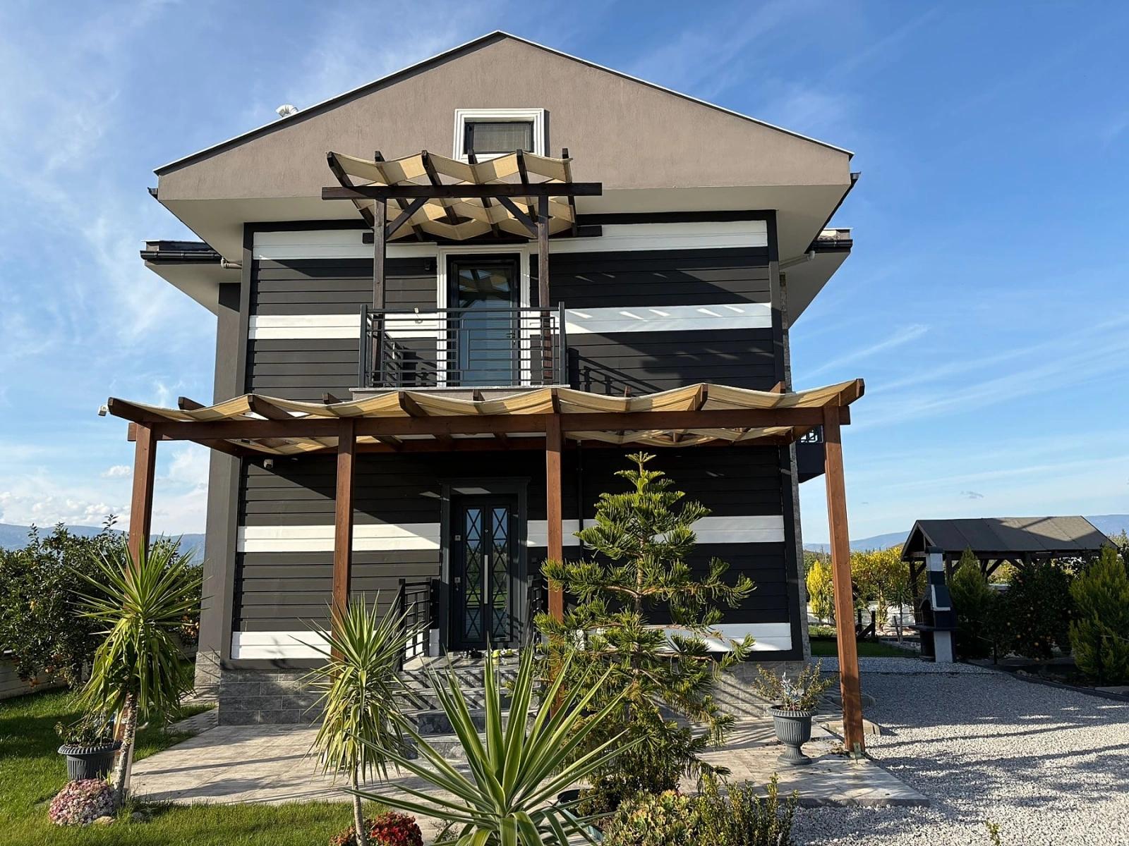 4+1 Villa For Sale In Eskiköy, Located In A 14,136 M2 Field