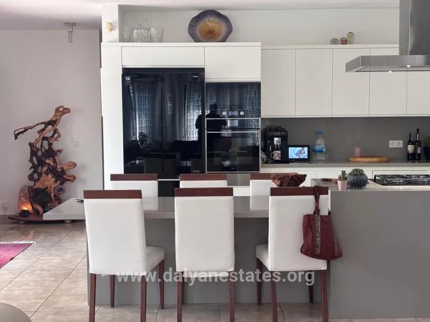 Corner Plot Of 980m2 With 5+1 Rooms For Sale In Dalyan, Maraş.