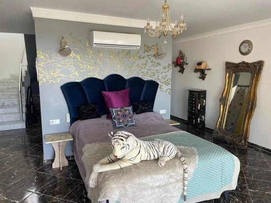 Vip Villa For Sale In Gökbel, On A 5000m2 Plot With Full Sea View.
