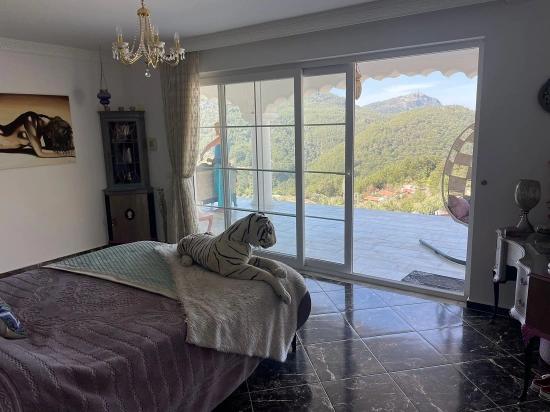 Vip Villa For Sale In Gökbel, On A 5000m2 Plot With Full Sea View.