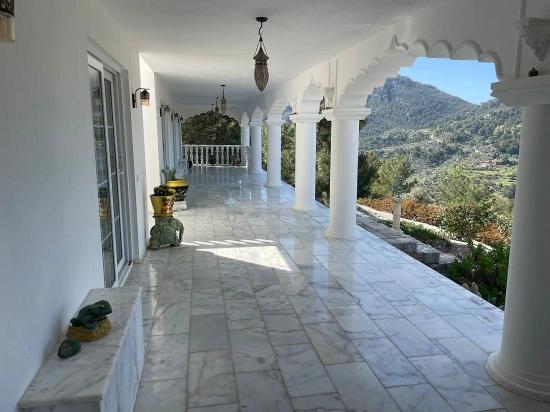 Vip Villa For Sale In Gökbel, On A 5000m2 Plot With Full Sea View.