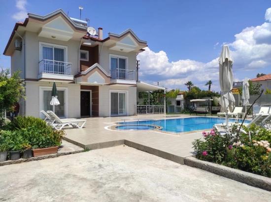 4+1 Villa For Sale On A Corner Plot Of 545m2 In Dalyan Gülpınar