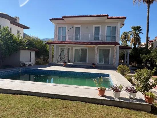 в Dalyan Gülpınar 520m2 участок внутри 4+1 на продажу вилла