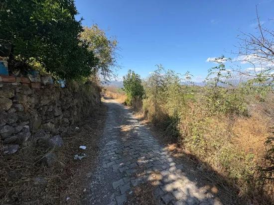 Поле площадью 5.000m2 с видом на озеро в Dalyan Karadağ продаётся