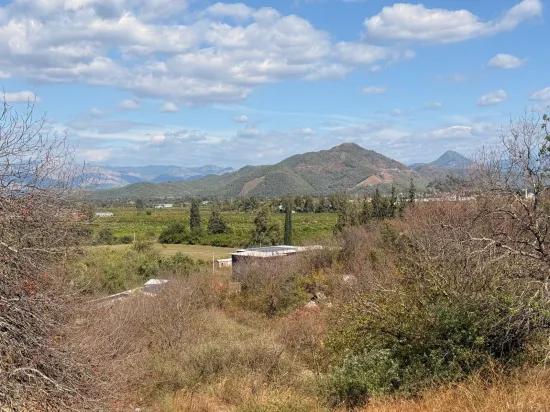 Поле площадью 5.000m2 с видом на озеро в Dalyan Karadağ продаётся