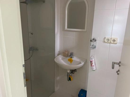 Продается Отдельно Стоящий Одноэтажный Дом На Участке Площадью 2882 М2 В Городе Эскикёй.