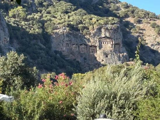 Dalyan Maraş'ta kral mezarları manzaralı 4+1 satılık villa
