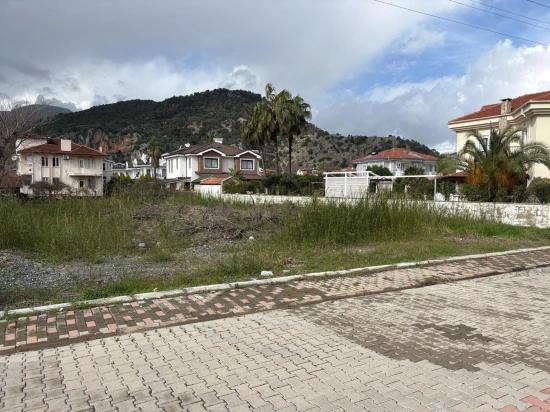 Dalyan Maraş'da Köşebaşı 892m2 Satılık Arsa