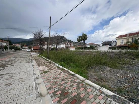 Dalyan Maraş'da Köşebaşı 892m2 Satılık Arsa