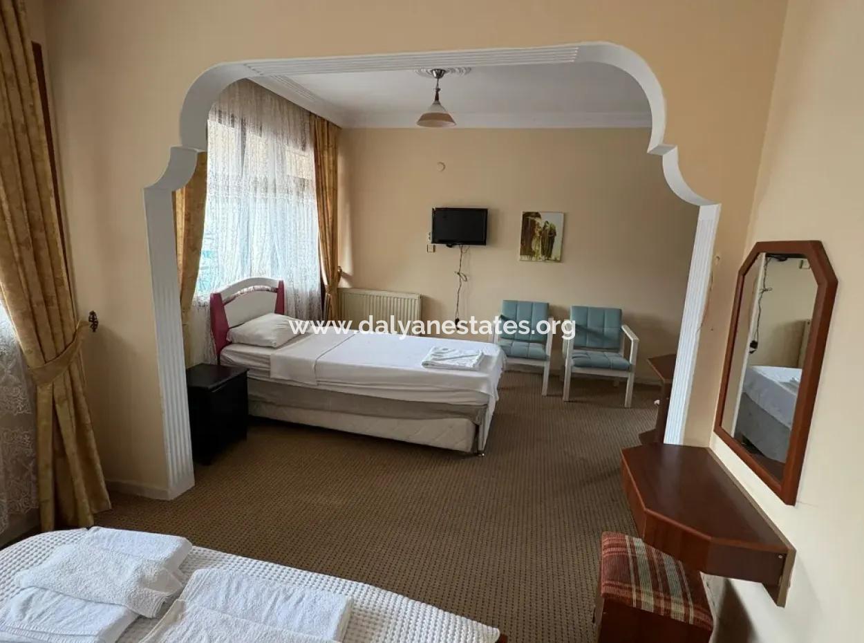 Dalyan'da 30 Odalı Kanala Yakın Satılık Otel