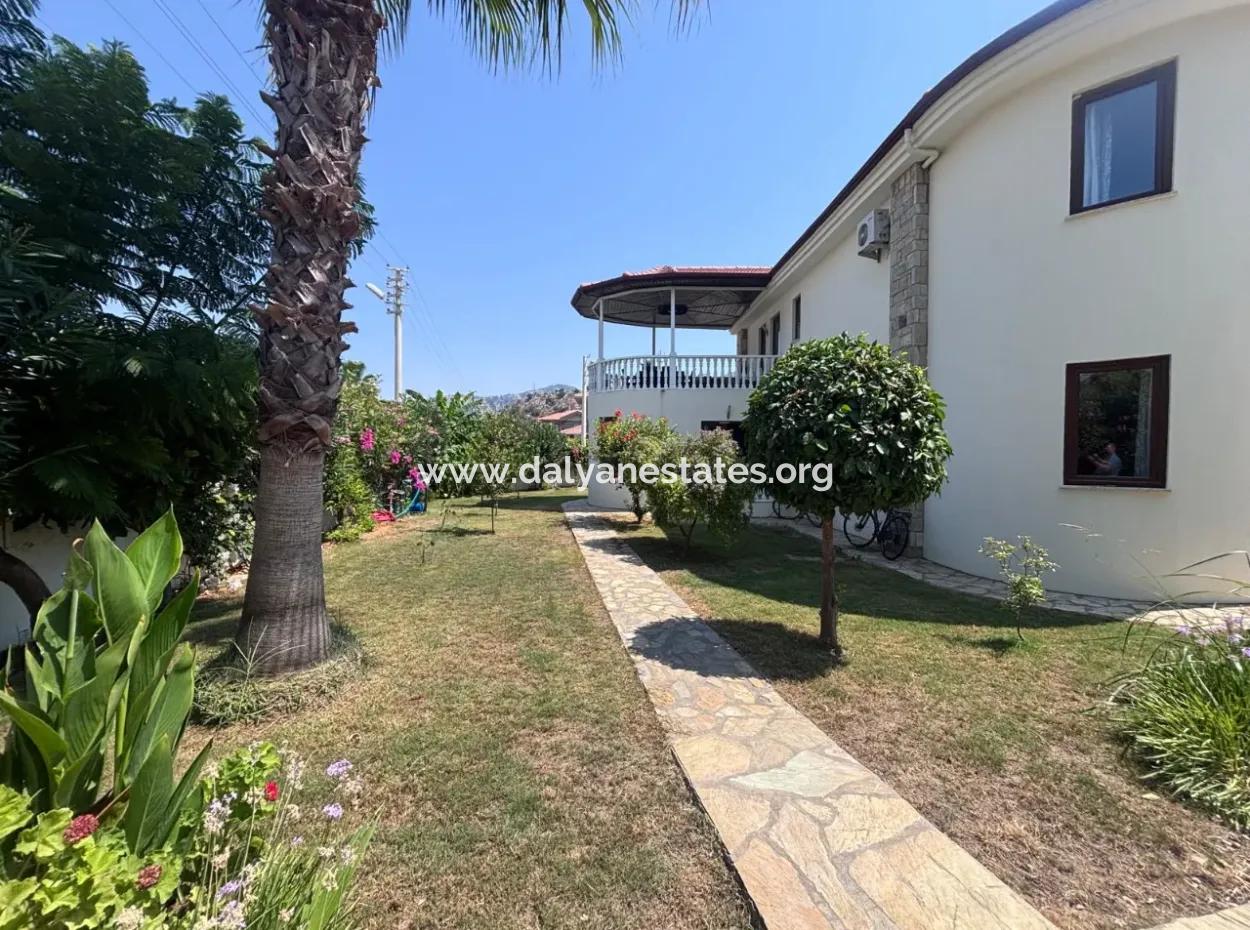 Dalyan Maraş'da Köşebaşında 980M2 Arsa İçin'de 5+1 Satılık Villa