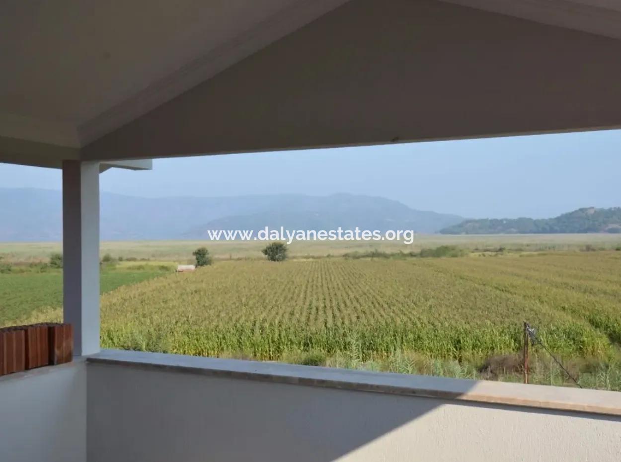Dalyan Eskiköy'de Göl Manzaralı Satılık Villa