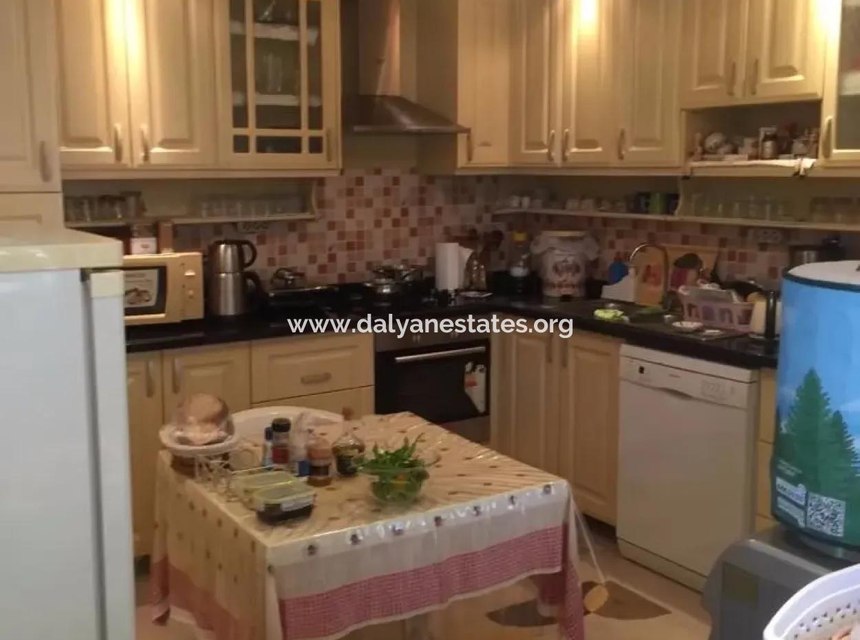 Alanya Telatiye Mahallesi Konaklı Mevkiinde Denize Yakın Köşebaşı 338M2 Arsa İçerisinde Satılık Villa