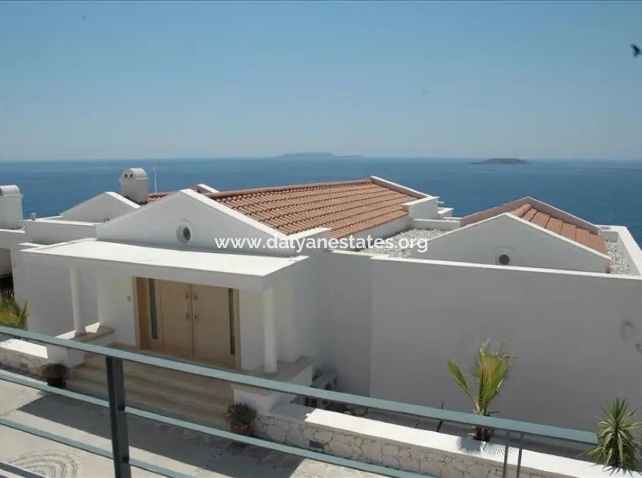 Kaş Denize Sıfır Satılık Villa Meyis Adasına Ve Deniz Manzaralı Satılık Villa