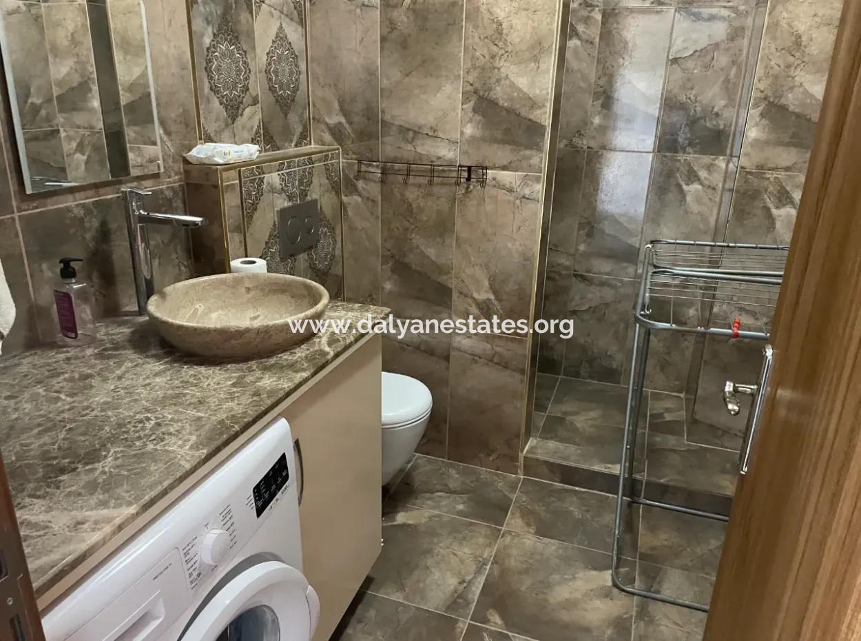 Akçapınar'da Deniz Manzaralı Satılık 6+1 Villa