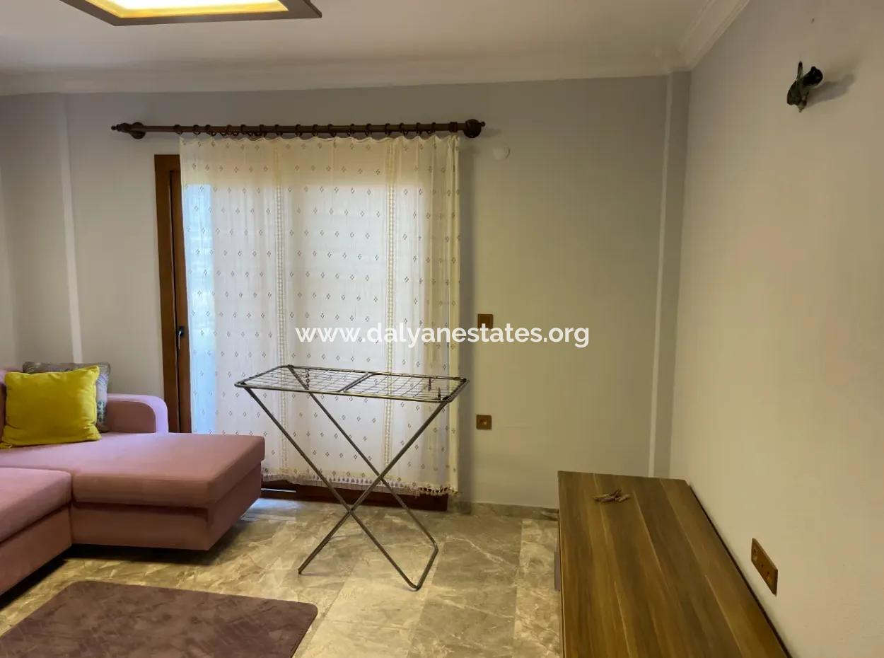 Akçapınar'da Deniz Manzaralı Satılık 6+1 Villa