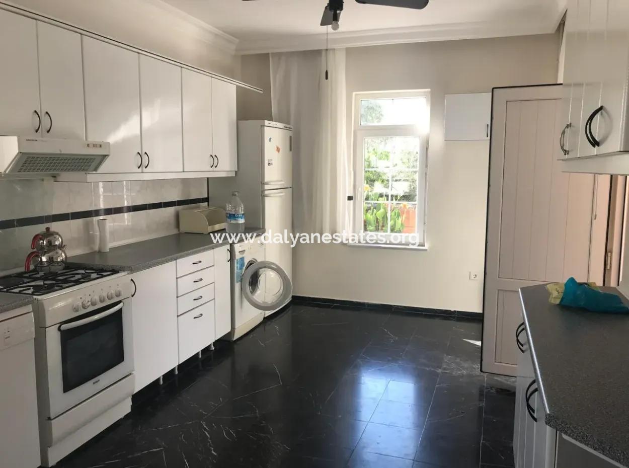 Dalyan'da 1000M2 Arsa İçin'de 4+1 Satılık Villa